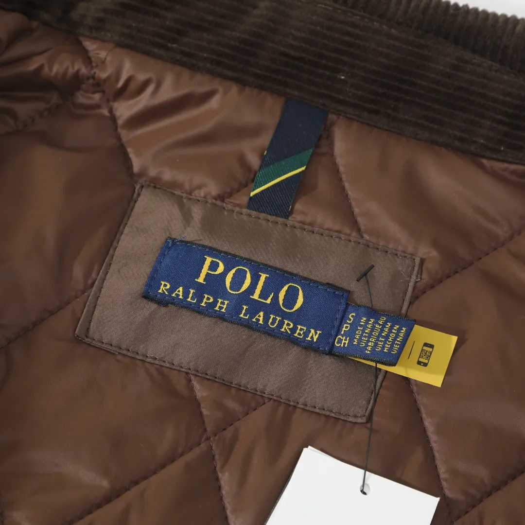 P370 #R50 Ralph Lauren/Ralph Lauren classic old money style workwear rhombus retro cotton jacket. Inspired by retro workwear, it reshapes the contemporary British style. Imported machine-pressed diamond quilting technology, every quilting line is accurately aligned, and the details are full of ingenuity; three-dimensional tailoring creates a neat H-shaped silhouette, and it can still remain light and straight when worn in multiple layers in autumn and winter. Customized metal buttons, low-key embellished textured corduroy lapel design, full of retro atmosphere, 37.5° temperature control black technology, breathable and moisture-proof, locks in temperature and sweat, waterproof and snow-proof fabric, no fear of bad weather, anti-run cotton patented technology, warm and soft, long-wearing without deformation, five high-end colors: navy | khaki | black | green | brown, easily suitable for commuting, leisure, and travel. Wearing one piece gives off a calm temperament of "old money style", and you can have both style and warmth in low-temperature weather.  Color: Navy blue, black, khaki, military green, brown Size: S M L